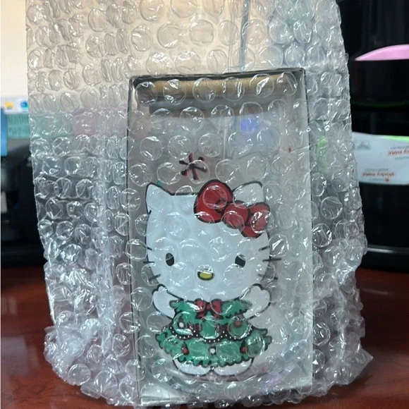VIRAL HELLO KITTY GLASS CUPS! - Picture 2 of 3